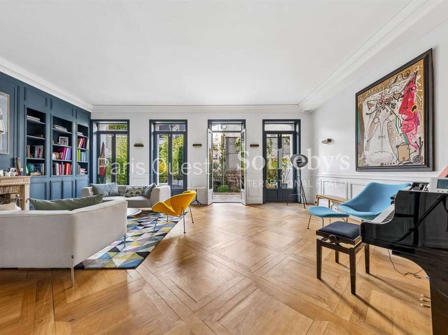Mansion Paris 16e