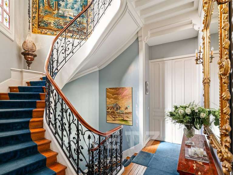 Hôtel particulier Paris 16e - 8 chambres - 413m²