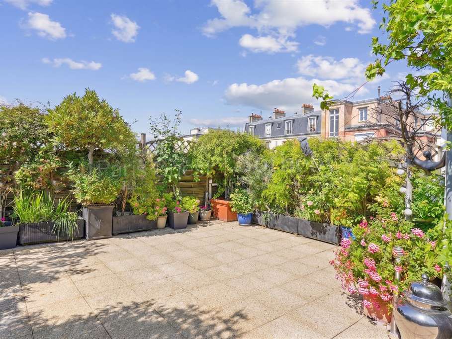 Mansion Paris 16e