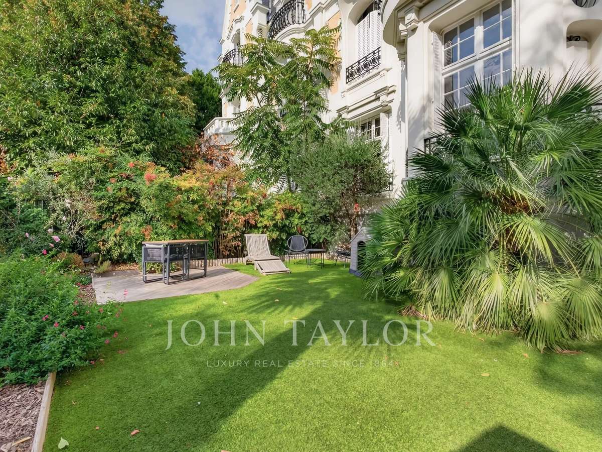 Mansion Paris 16e