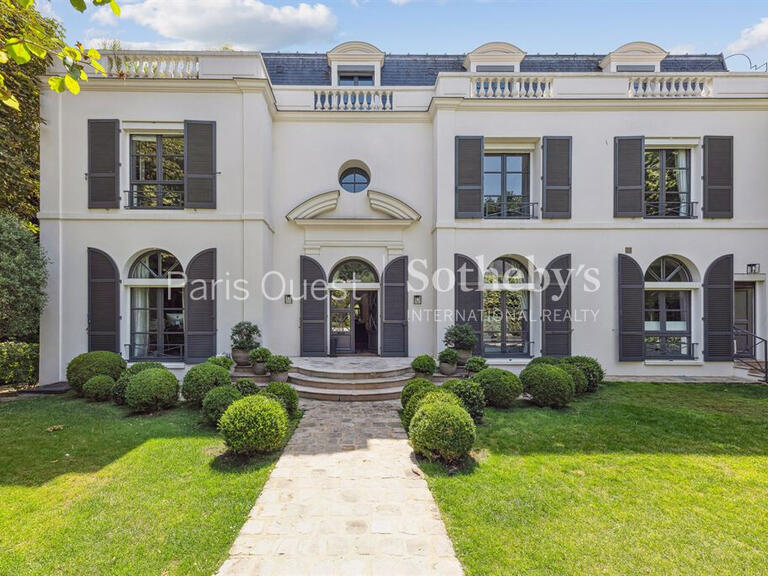 Maison Paris 16e - 7 chambres - 1387m²
