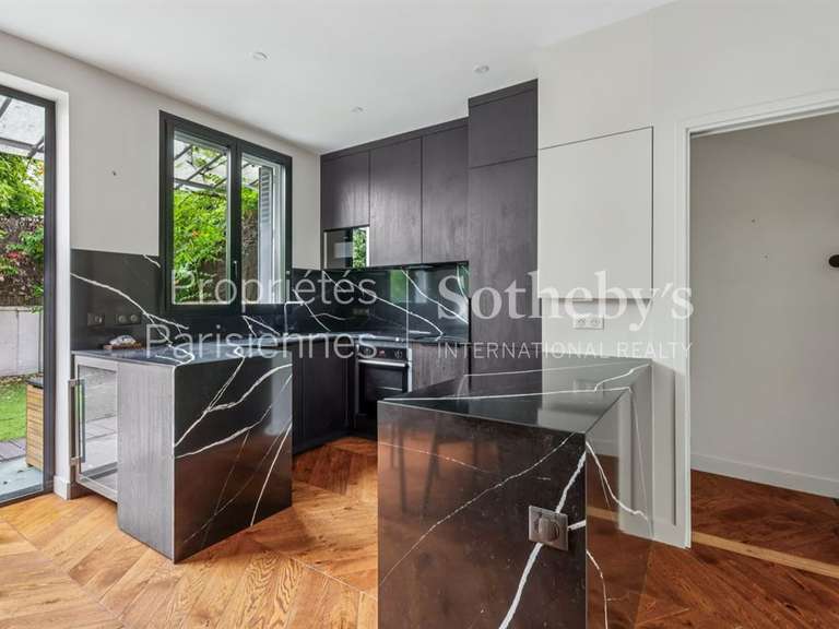 House Paris 16e - 4 bedrooms - 157m²