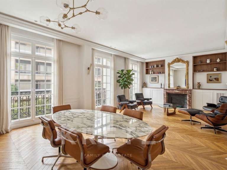 Appartement Paris 17e - 4 chambres - 139m²