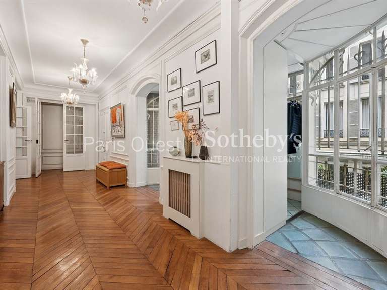 Appartement Paris 17e - 4 chambres - 187m²