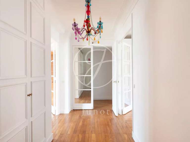 Appartement Paris 17e - 4 chambres - 147m²