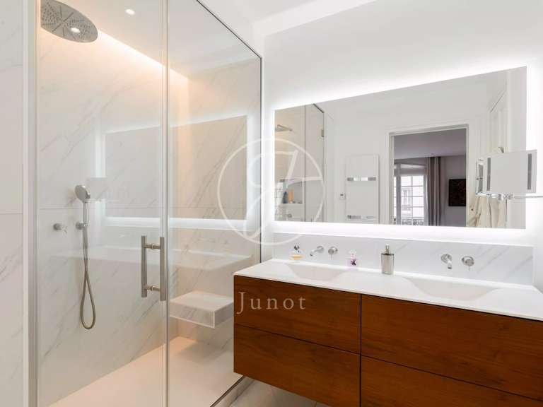 Appartement Paris 17e - 2 chambres - 174m²