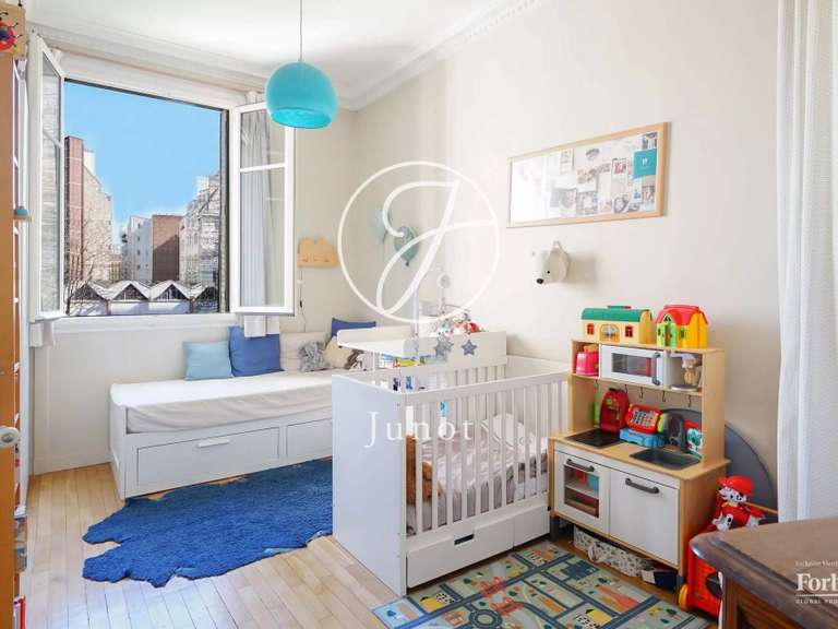 Appartement Paris 17e - 4 chambres - 128m²