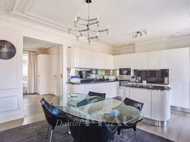 Appartement Paris 17e - 4 chambres - 151m²