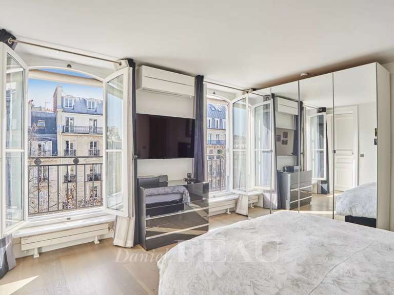 Appartement Paris 17e - 4 chambres - 151m²