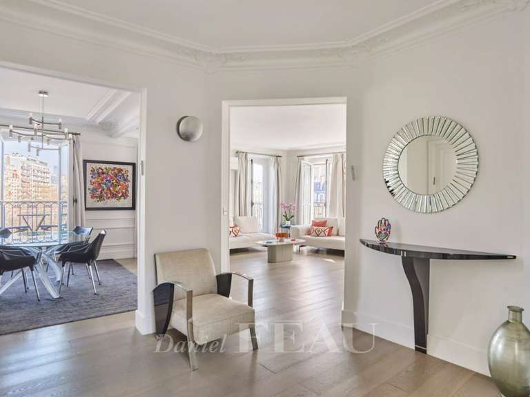 Appartement Paris 17e - 4 chambres - 151m²