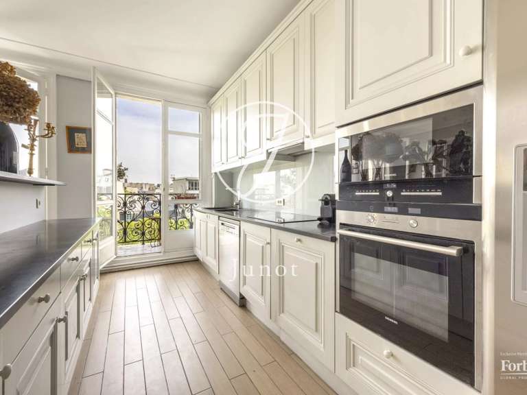 Appartement Paris 17e - 5 chambres - 159m²