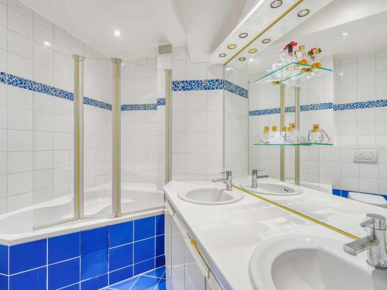 Appartement Paris 17e - 6 chambres - 211m²