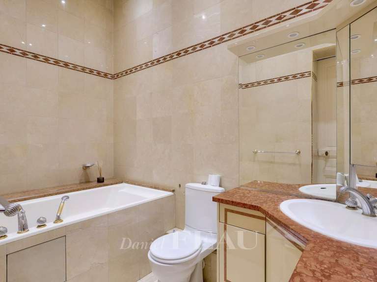 Appartement Paris 17e - 4 chambres - 259m²
