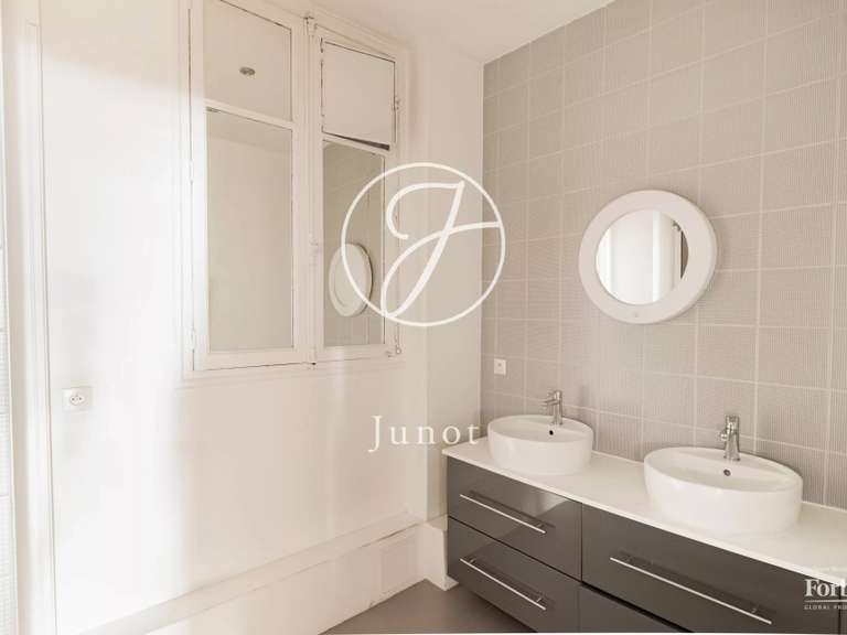 Appartement Paris 17e - 3 chambres - 147m²