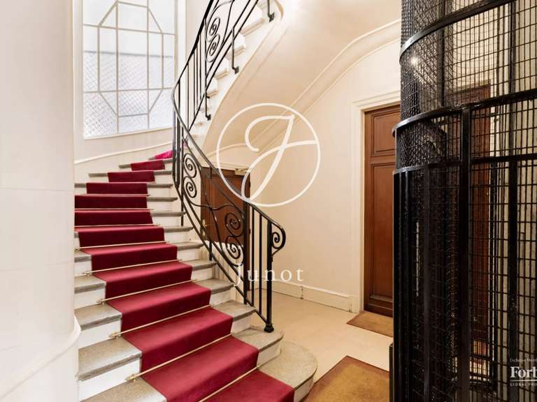 Appartement Paris 17e - 3 chambres - 147m²