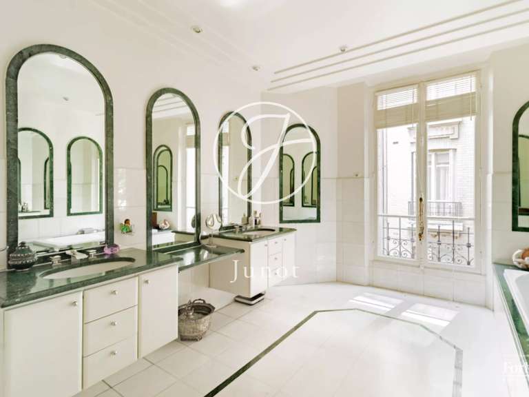 Appartement Paris 17e - 3 chambres - 160m²