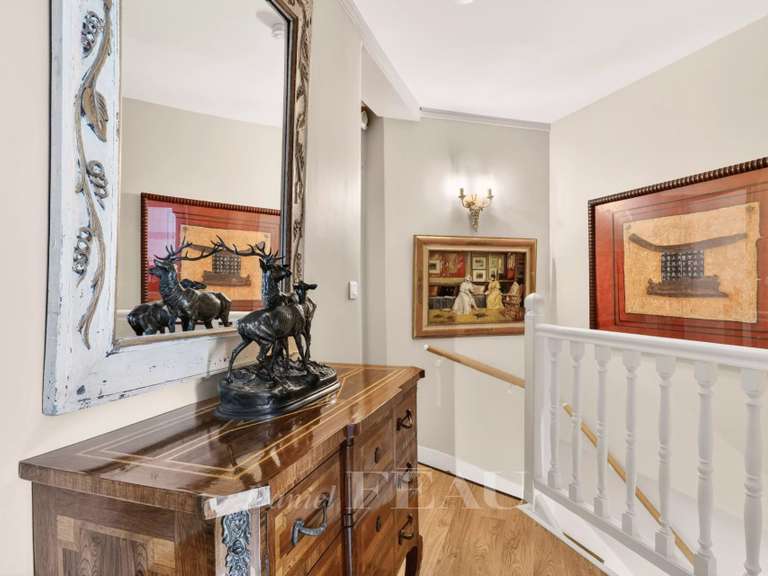 Appartement Paris 17e - 4 chambres - 167m²