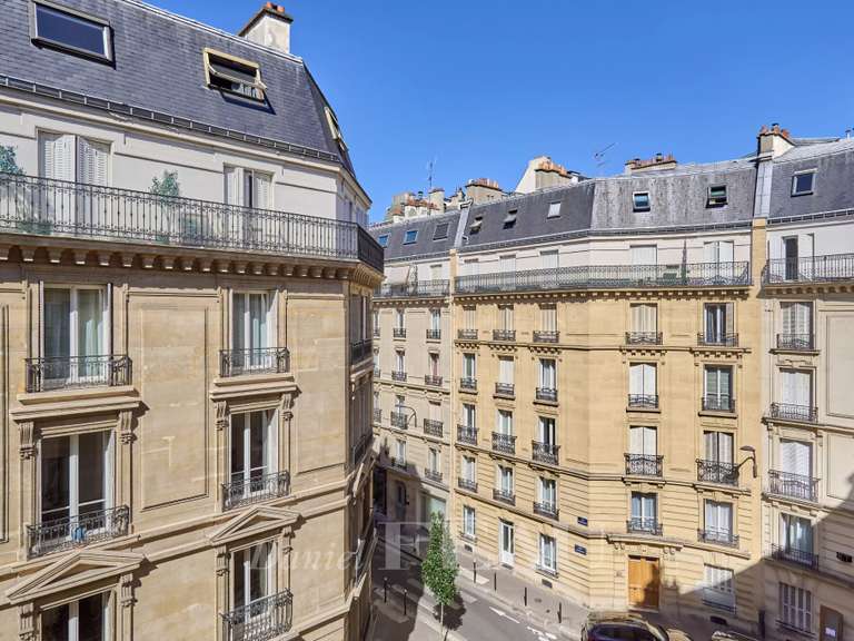 Appartement Paris 17e - 2 chambres - 64m²