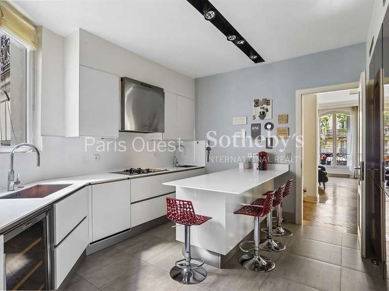 Appartement Paris 17e - 3 chambres - 178m²