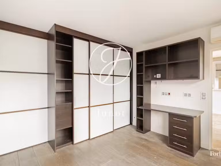 Appartement Paris 17e - 2 chambres - 128m²