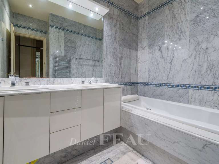 Appartement Paris 17e - 4 chambres - 253m²
