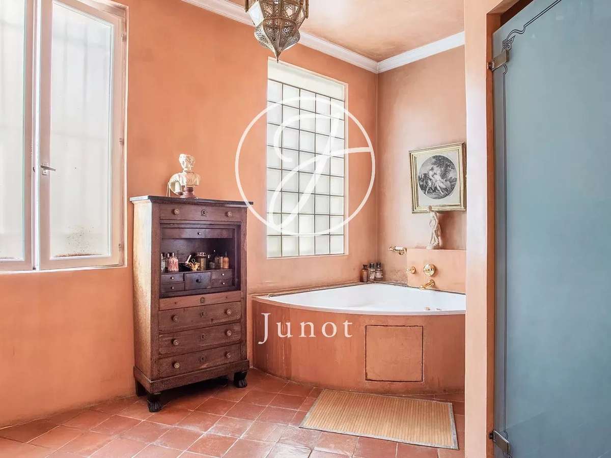Mansion Paris 17e