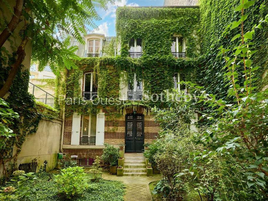 House Paris 17e