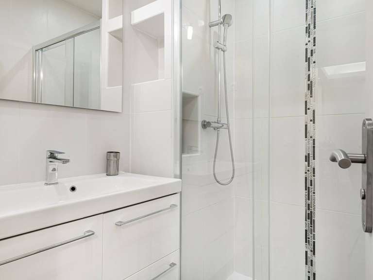 Appartement Paris 18e - 6 chambres - 248m²