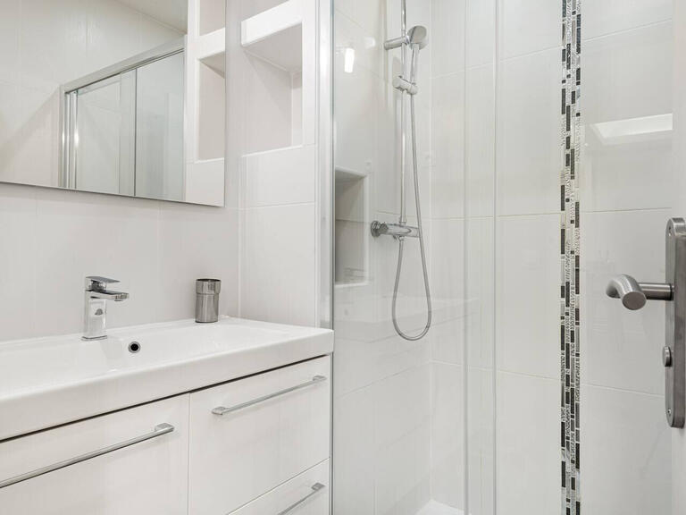 Appartement Paris 18e - 6 chambres - 248m²