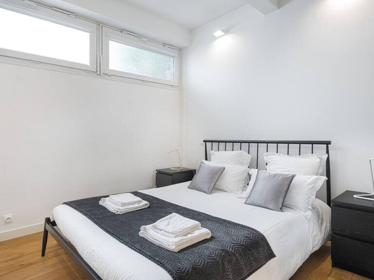 Appartement Paris 18e - 6 chambres - 248m²