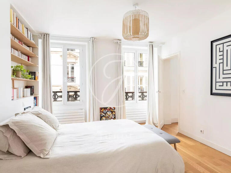 Appartement Paris 18e - 2 chambres - 74m²
