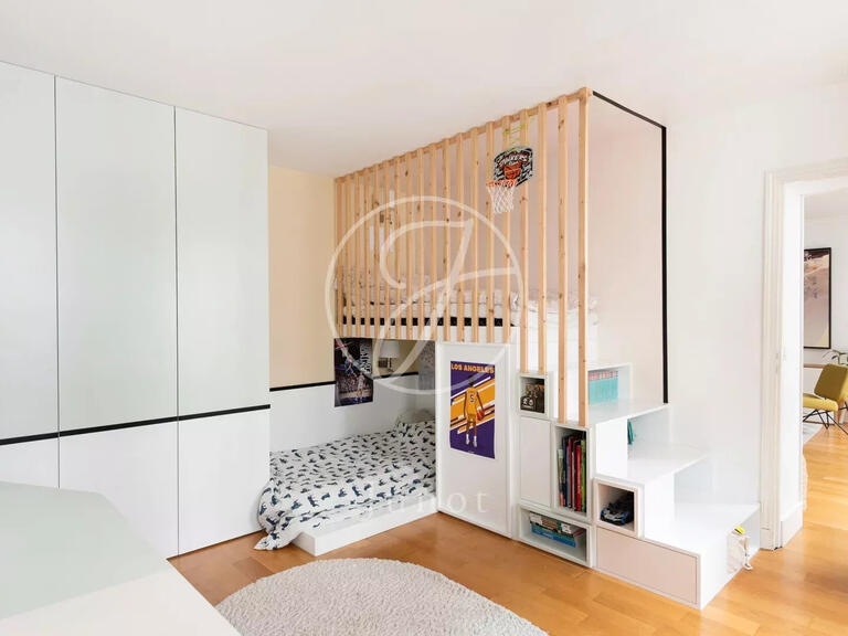 Appartement Paris 18e - 2 chambres - 74m²