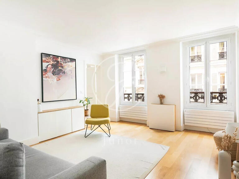 Appartement Paris 18e - 2 chambres - 74m²