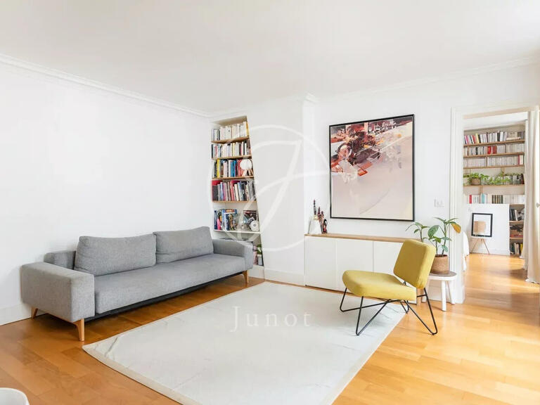Appartement Paris 18e - 2 chambres - 74m²