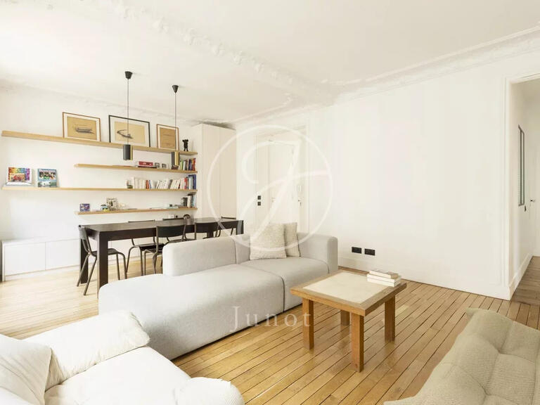 Appartement Paris 18e - 2 chambres - 74m²