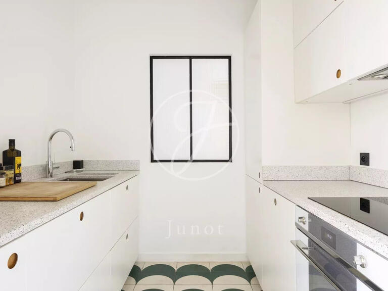 Appartement Paris 18e - 2 chambres - 74m²
