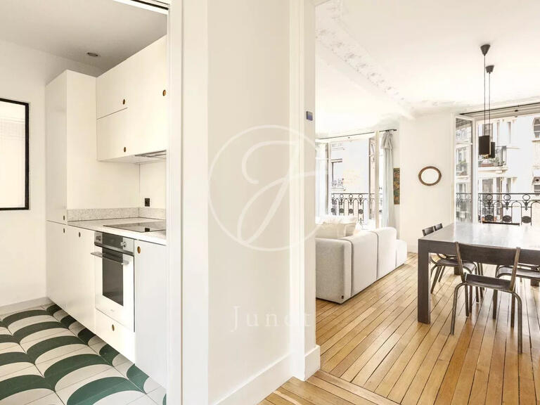 Appartement Paris 18e - 2 chambres - 74m²