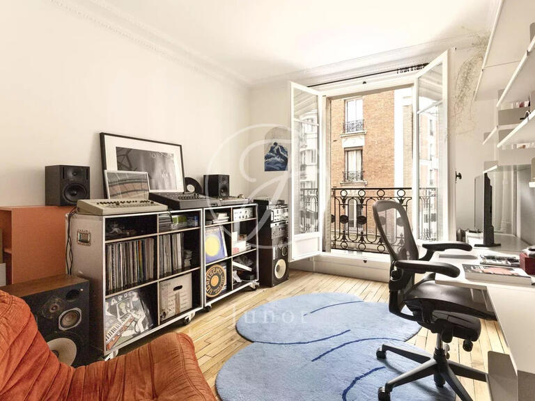 Appartement Paris 18e - 2 chambres - 74m²