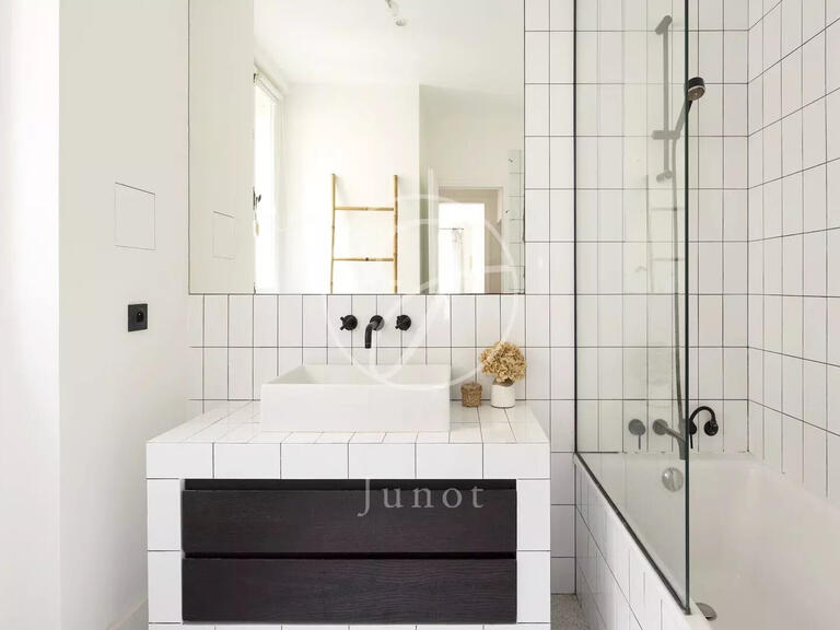 Appartement Paris 18e - 2 chambres - 74m²