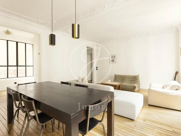 Appartement Paris 18e - 2 chambres - 74m²