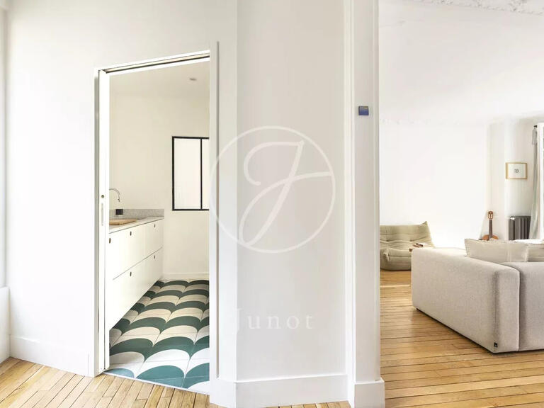 Appartement Paris 18e - 2 chambres - 74m²