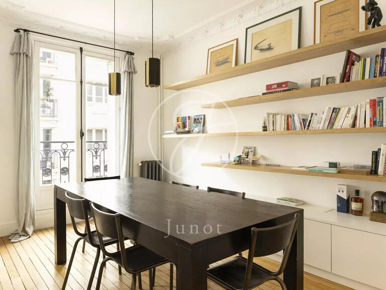 Appartement Paris 18e - 2 chambres - 74m²