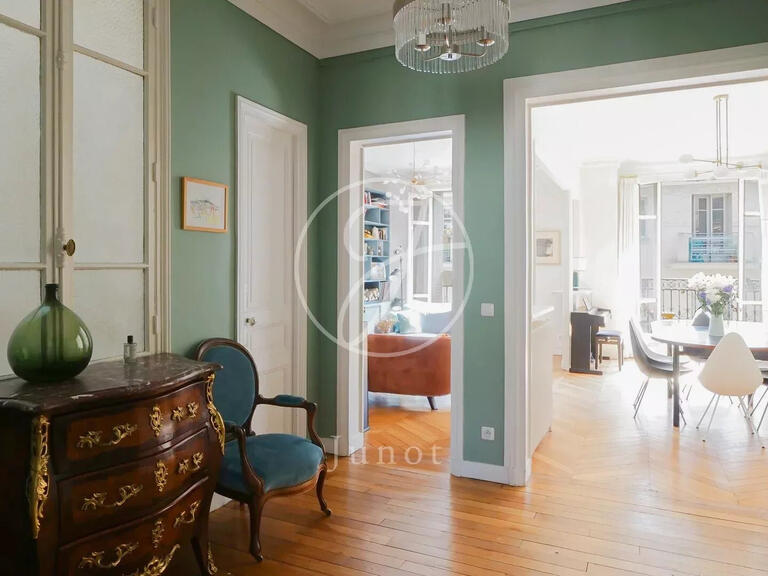 Appartement Paris 18e - 2 chambres - 89m²