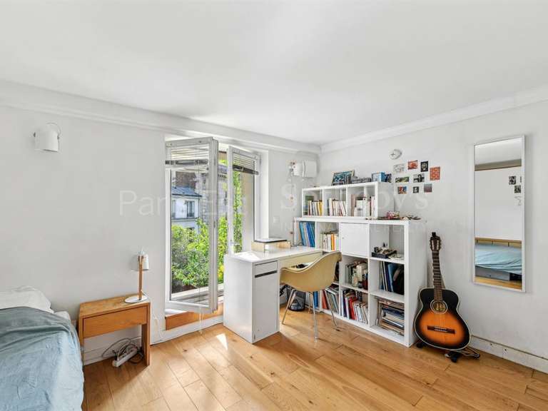 Appartement Paris 18e - 3 chambres - 123m²