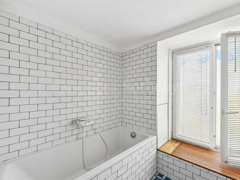 Appartement Paris 18e - 3 chambres - 123m²