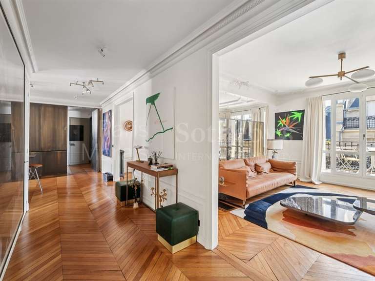 Appartement Paris 18e - 2 chambres - 133m²