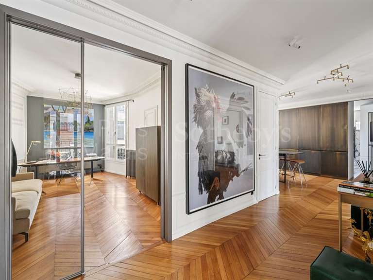 Appartement Paris 18e - 2 chambres - 133m²