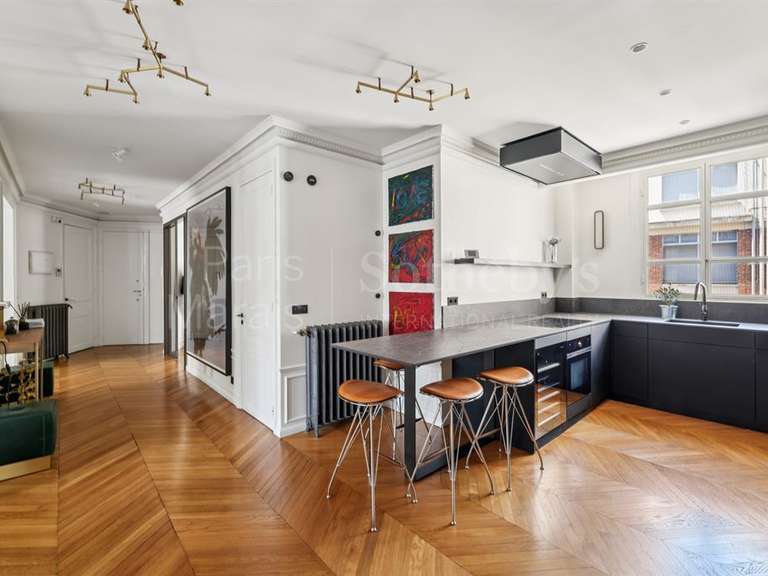 Appartement Paris 18e - 2 chambres - 133m²