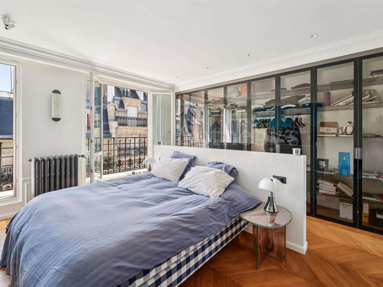 Appartement Paris 18e - 2 chambres - 133m²