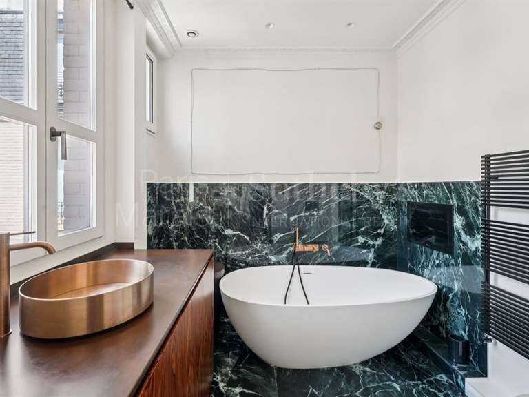 Appartement Paris 18e - 2 chambres - 133m²